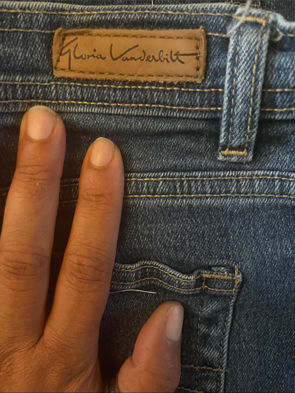 Gloria Vanderbilt Medium Blue Denim Women's Jeans with Contrast Stitching